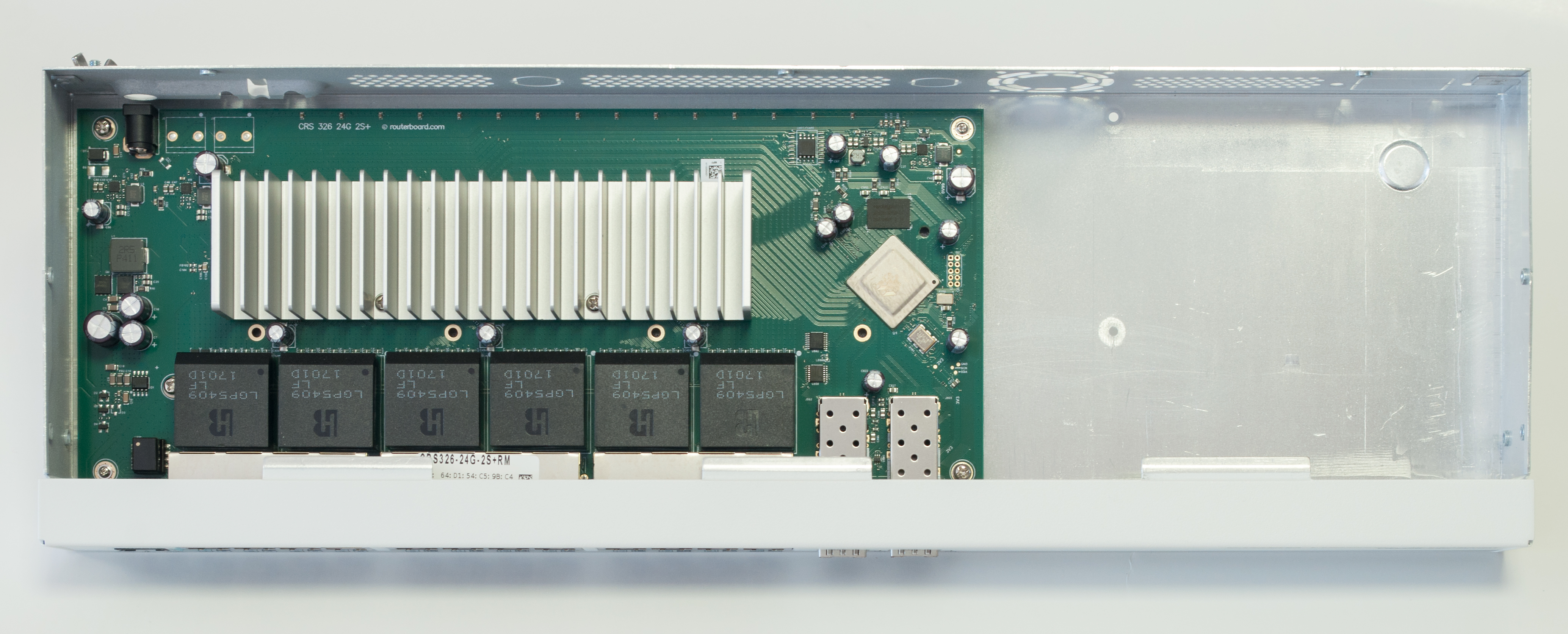 Switch Mikrotik CRS326-24G-2S+RM 2